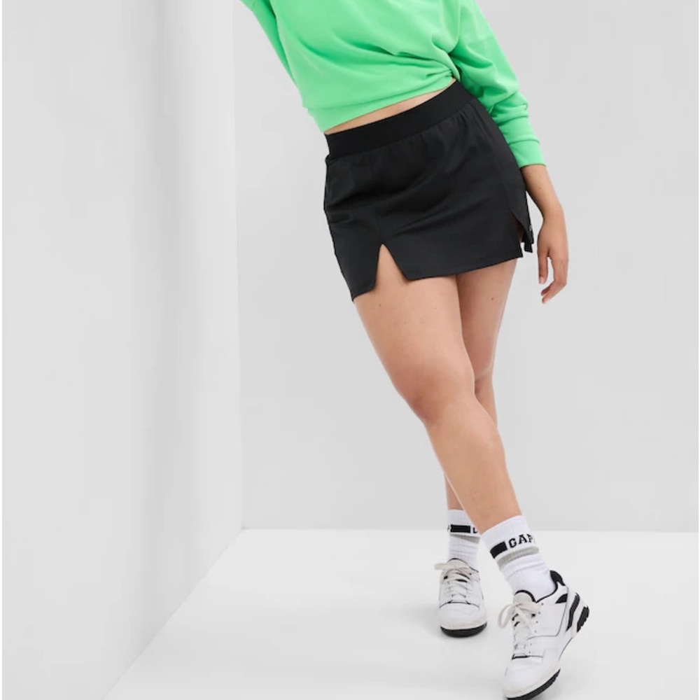 GapFit Eclipse Split-Front Exercise Skort - Picture 2 of 7